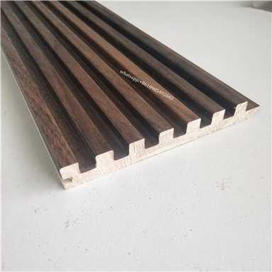 ألواح الجدران الخشبية كوة